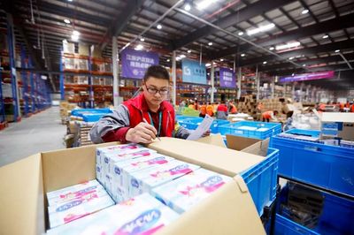 他們?yōu)榇思影?40個小時,你的"雙十一"海淘寶貝,是這樣通關的!_財經_網